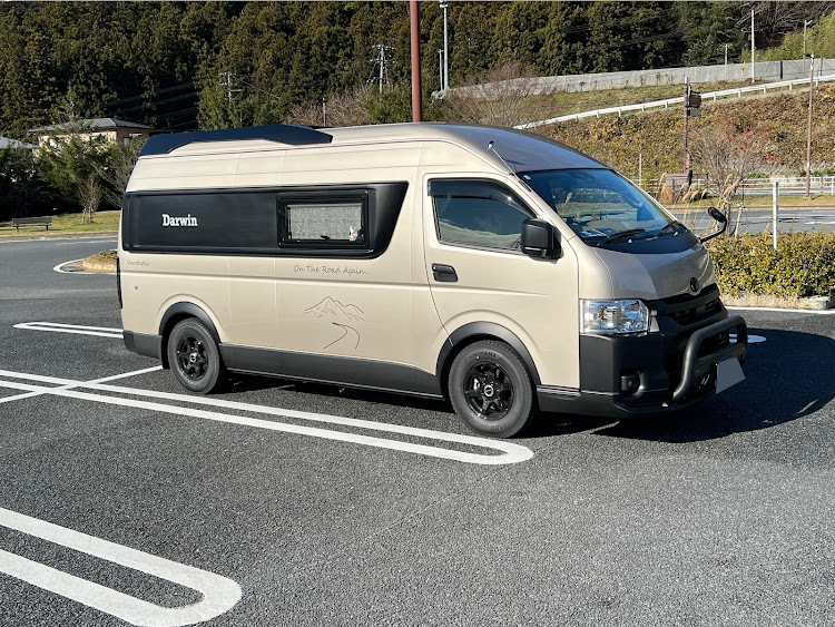 ハイエース スーパーロングの＃キャンピングカー・道の駅スタンプラリー・ハイエーススーパーロング・ドッグライト・グリルマーカー取り付けに関するカスタム事例の投稿画像1枚目