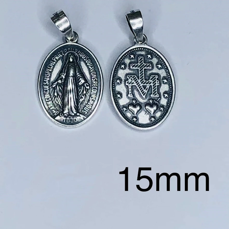 Srebrni privezak u obliku jajeta Bezvremeni komad nakita za žene. Elegantan i nežan. Savršen za svakodnevno nošenje i poklon.