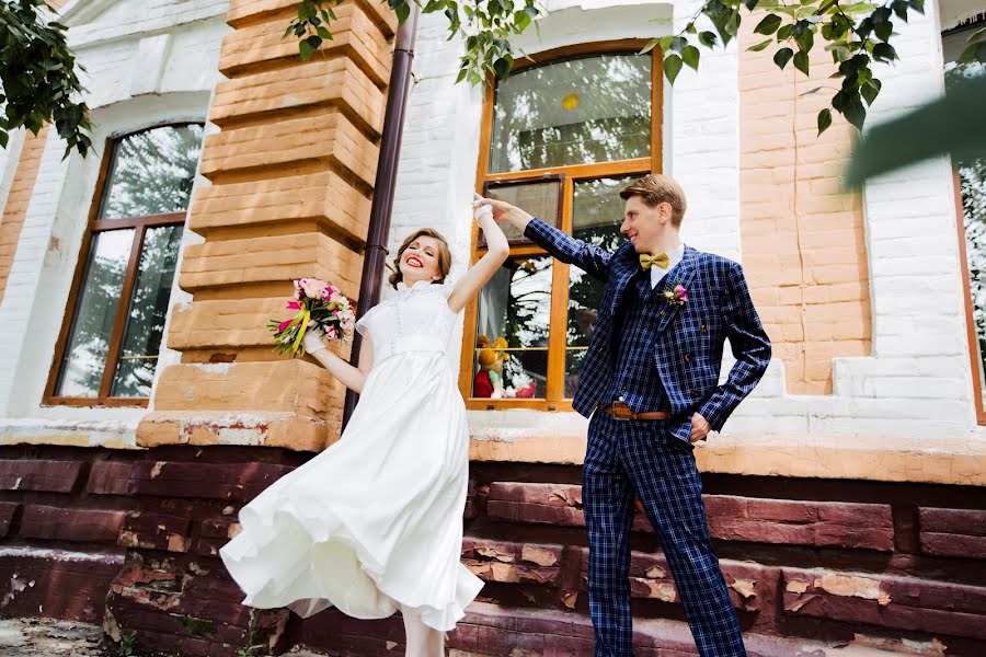 Wedding photographer Olesya Brezhneva (brezhnevaolesya). Photo of 27 March 2016