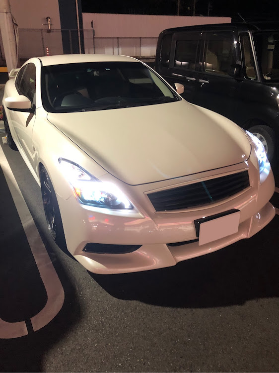 スカイラインクーペのヘッドライト交換・夜間撮影・ホントはもっとシュッとしてる・アンダーパネルが一部吹っ飛んだに関するカスタム事例の投稿画像1枚目