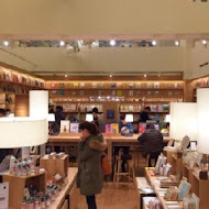 蔦屋書店 Tsutaya Bookstore