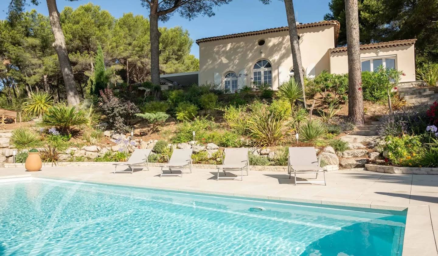 House with pool and garden Aix-en-Provence