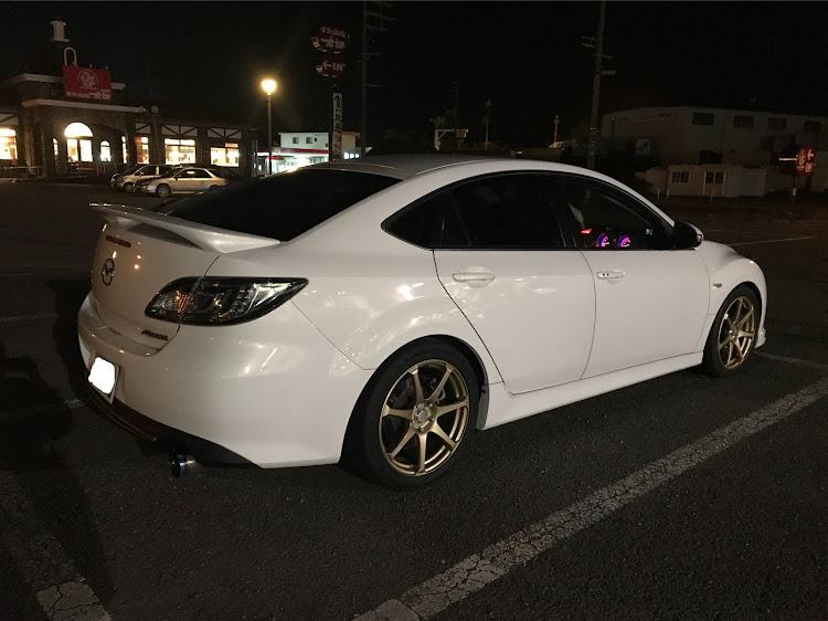 アテンザスポーツの夜撮影・車大好き・ゴールドホイール・18歳JK・マツダに関するカスタム事例の投稿画像1枚目