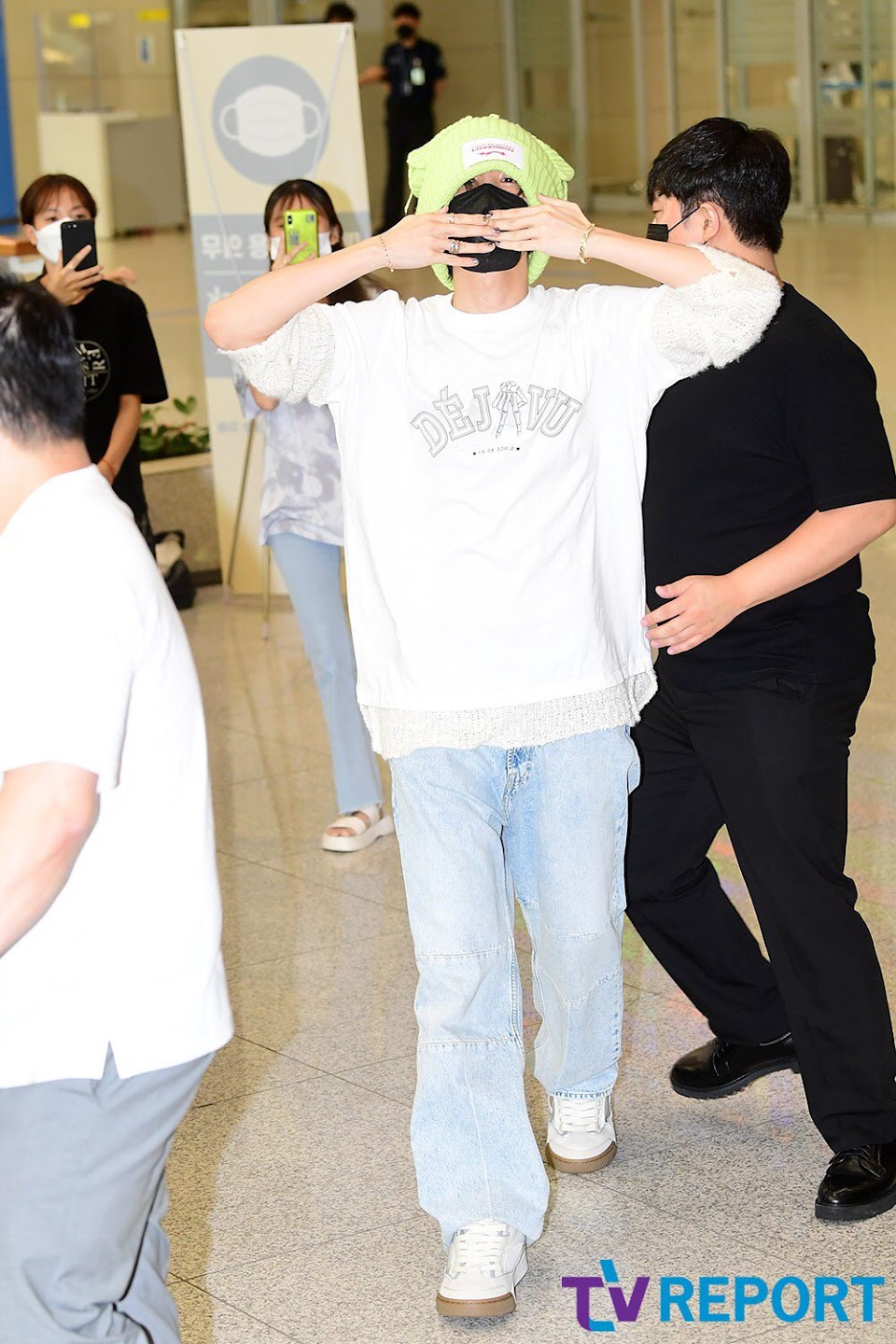 BTS's J-Hope Gains Attention For His Impressive Airport Fashion