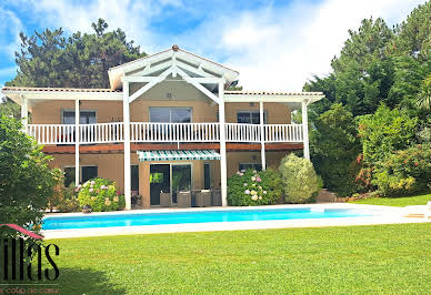 Villa avec piscine et terrasse 14