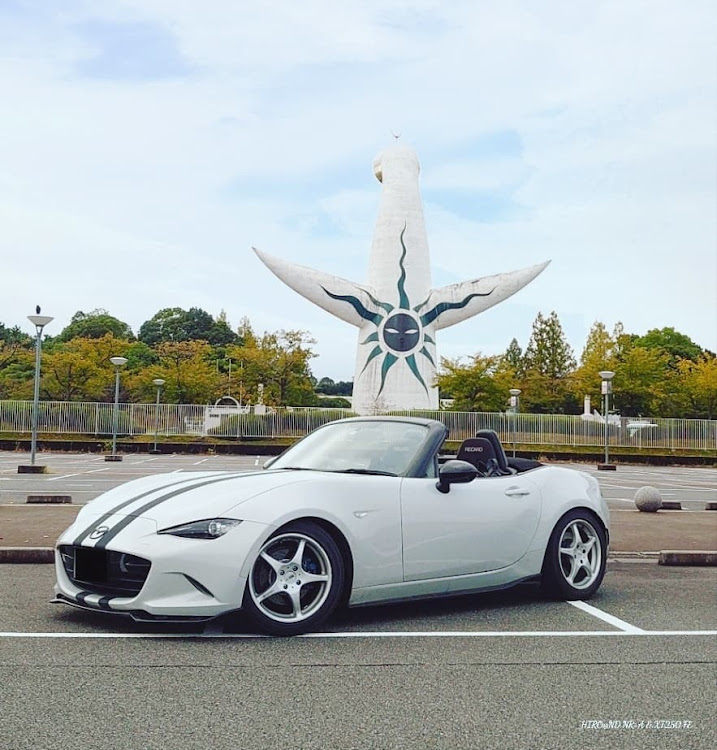 ロードスターの万博記念公園・万博記念公園太陽の塔・太陽の塔・太陽の塔とコラボ撮影・万博記念公園・太陽の塔コラボに関するカスタム事例の投稿画像1枚目