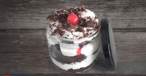 Black Forest Jar Cake