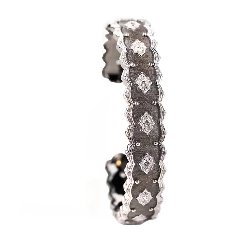 Title 3, Bracelet en plaqué or et argent avec incrustati...