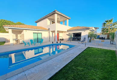 House with pool and terrace 5