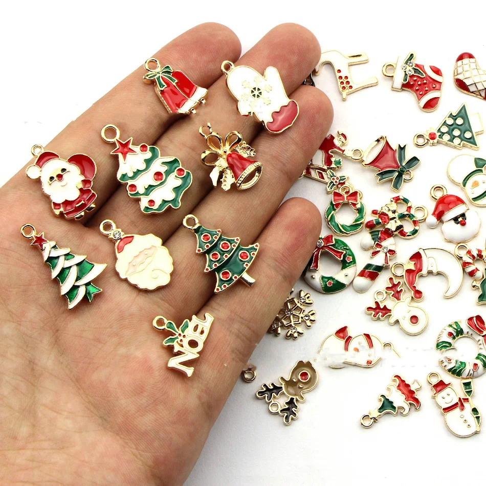 Conjunto de acessórios de cabelo com 45 pingentes natalinos de liga com gota de óleo, ideal para penteados festivos e charmosos.