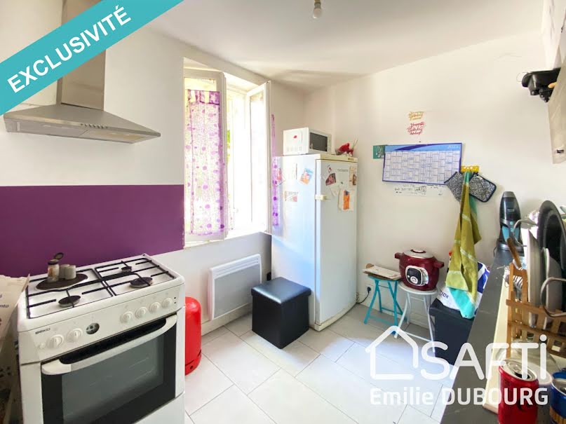 Vente maison  200 m² à Saint-Médard-de-Guizières (33230), 250 000 €