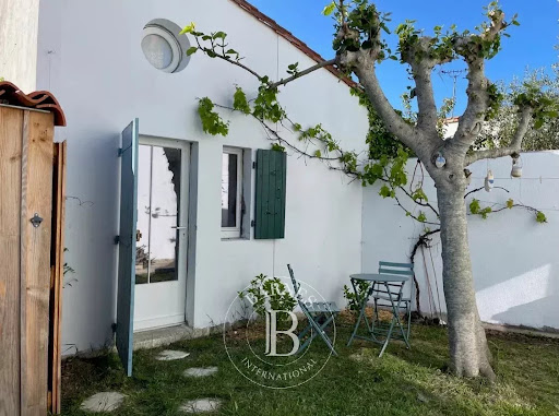 House with garden and terrace 2