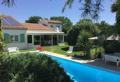 Maison avec piscine et terrasse 7