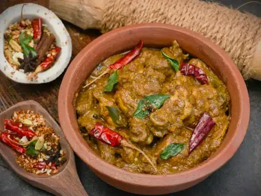 Varutharacha Chicken Curry