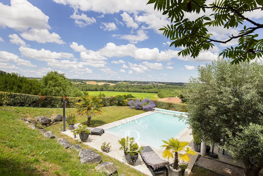 Maison avec piscine et terrasse 2