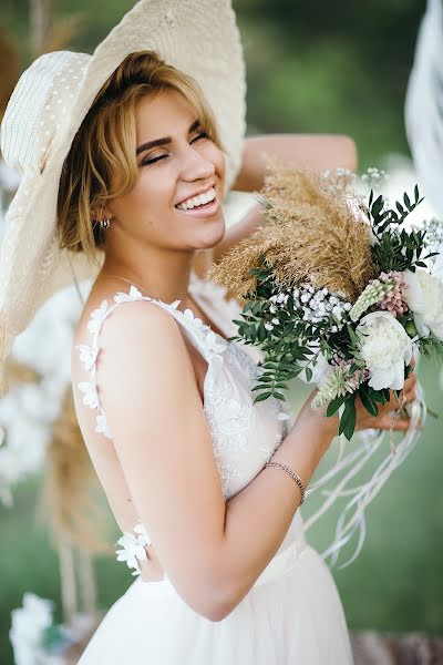 Fotógrafo de casamento Vladimir Lesnikov (lesnikov). Foto de 16 de junho 2019