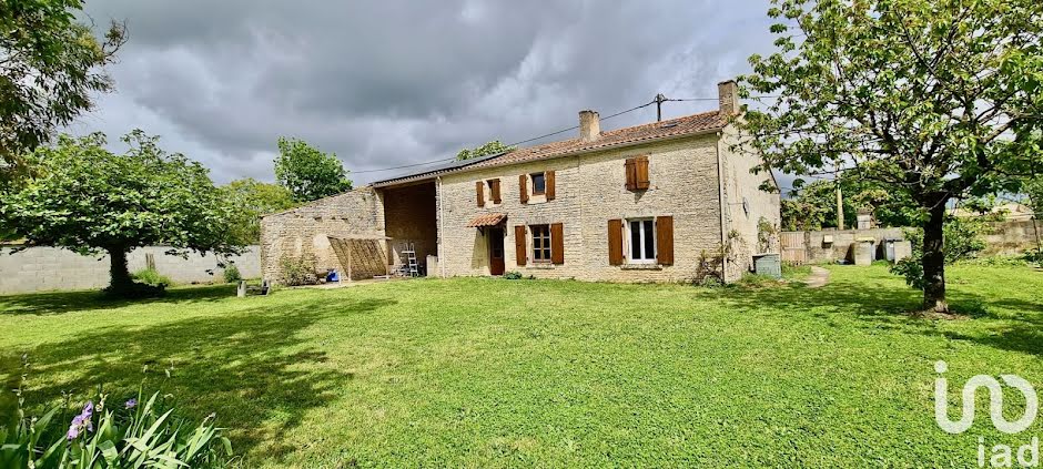 Vente maison 5 pièces 135 m² à Ferrieres (17170), 250 500 €