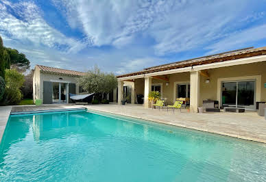 Maison avec piscine et terrasse 2