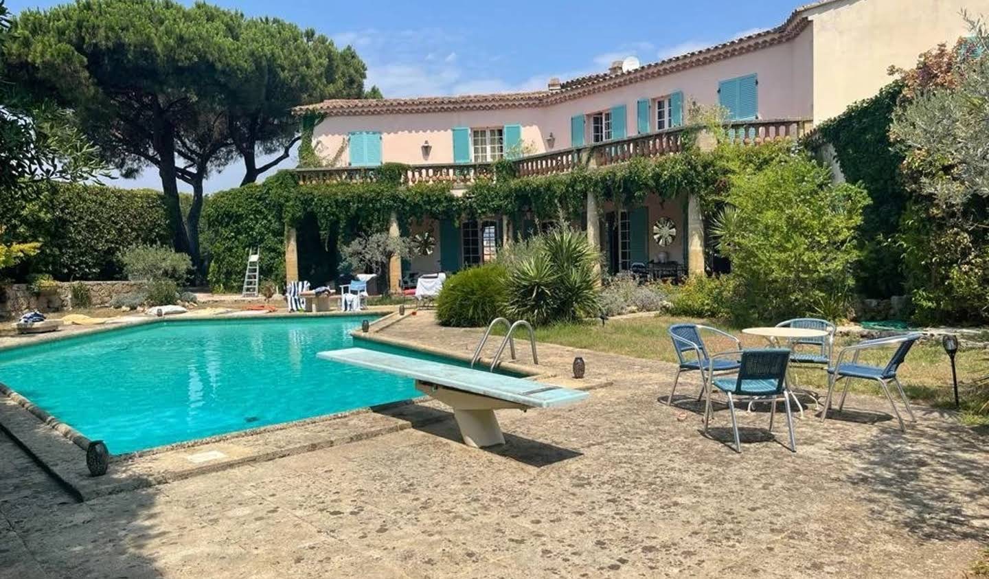 House Saint-Tropez