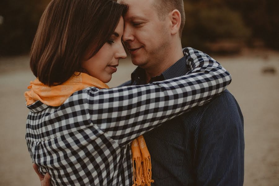 Fotógrafo de casamento Dániel Németh (room8photography). Foto de 3 de março 2019