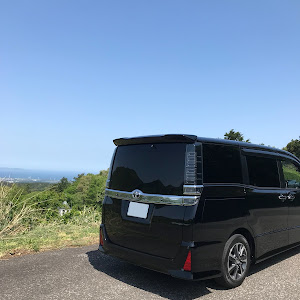 ヴォクシー ZRR80W