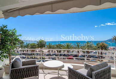 Seaside apartment with terrace 2