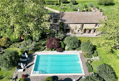 Maison avec piscine et terrasse 19