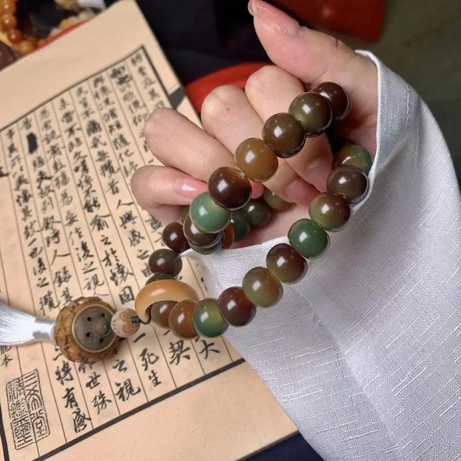 Bodhi Green Sandelholz Armband mit Doppelkreis, Handheld Räucherbeutel. Fördert Entspannung, Meditation und spirituelles Wohlbefinden.