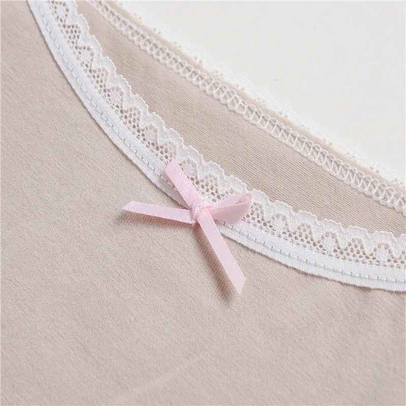 Regata de renda de algodão puro simples para meninas. Confortável e respirável, ideal para uso diário ou sob outras roupas. Macia e delicada.