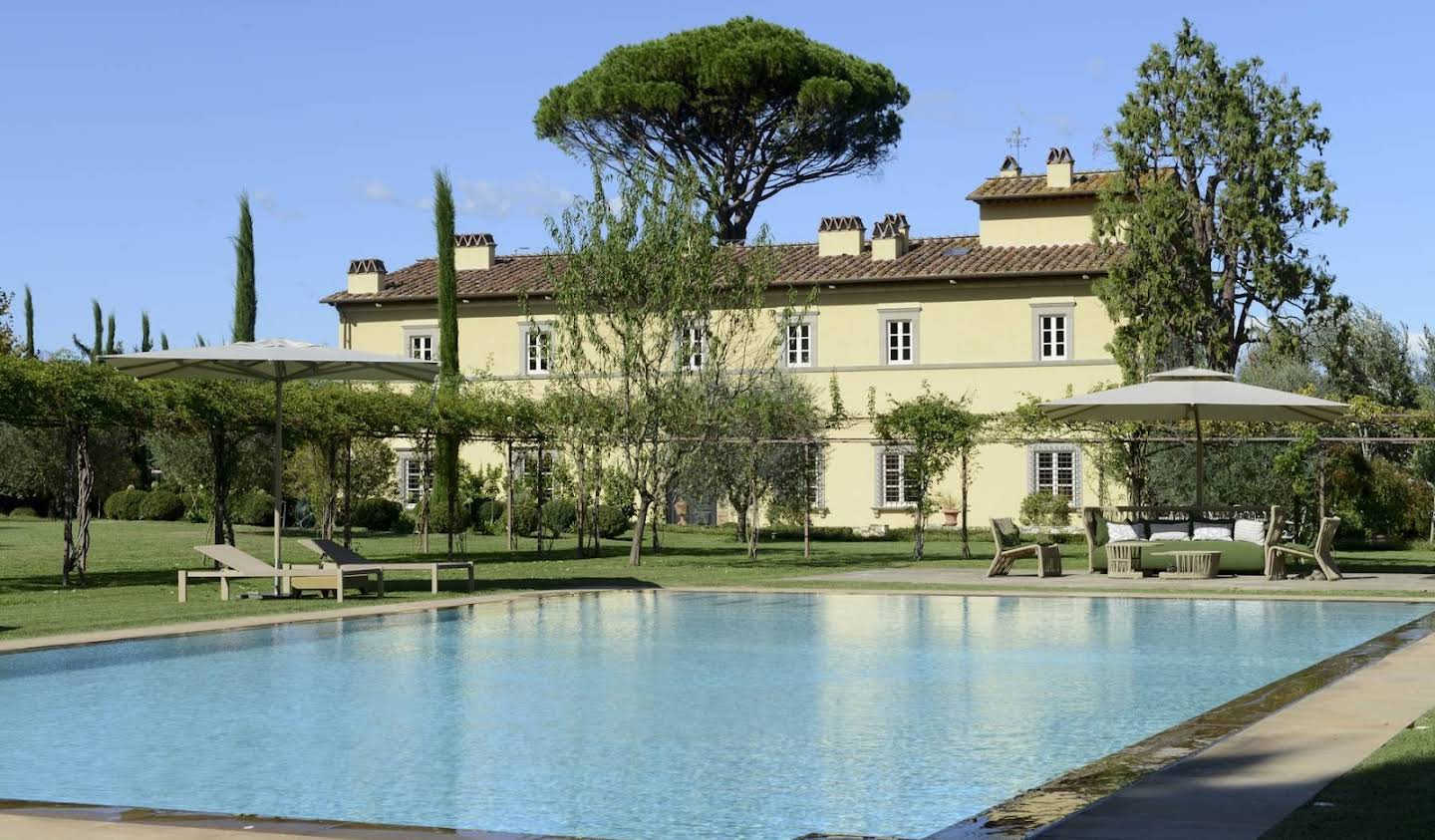 Farm house with pool Lucca