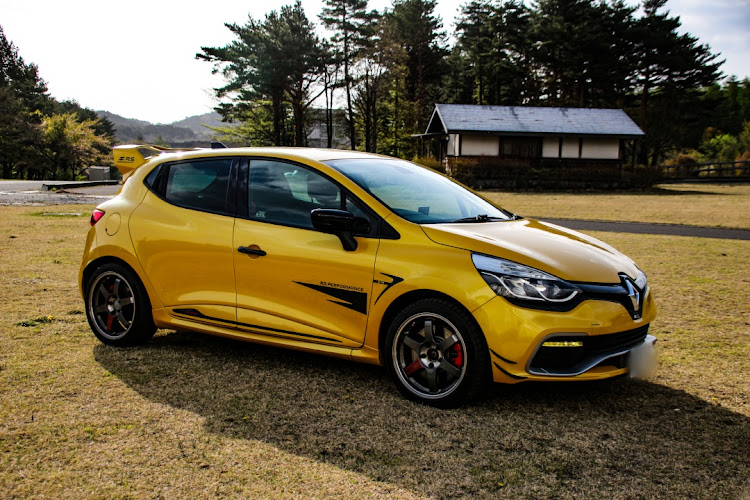 ルーテシアのR.S. Performance・不正改造車取締月間・ロック画面リレー・梅雨・かわいい相棒に関するカスタム事例の投稿画像1枚目