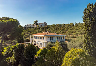 Villa avec piscine et terrasse 5