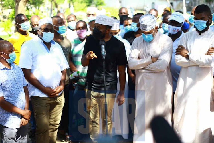 Mombasa Governor Hassan Joho addressing mourners after the burial of Mohamed Hatimy.