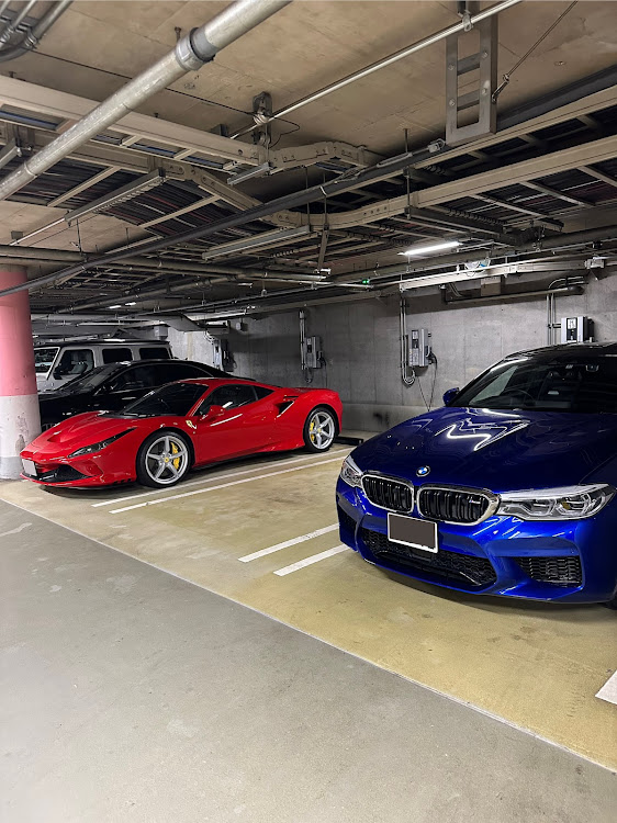 M5の10月も宜しくお願いします・秋の全国交通安全運動・六本木ヒルズ・立体駐車場・アルミホイール交換に関するカスタム事例の投稿画像2枚目