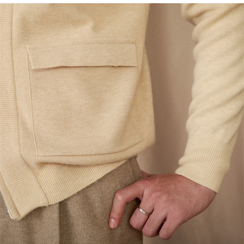 Abrigo Casual para Hombre en Color Liso. Ideal para uso diario. Confort, estilo y versatilidad para tu vestuario. Perfecto para cualquier ocasión informal.