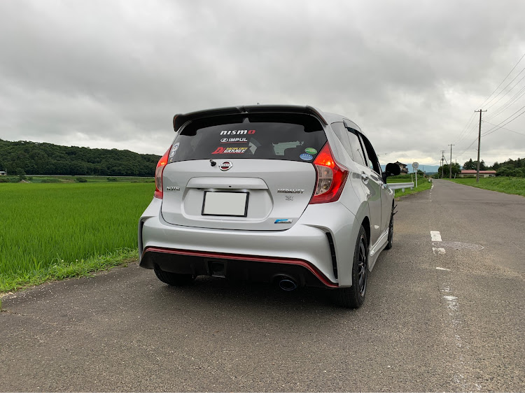 ノートのバックフォグ・ニスモリヤバンパー・ドライブに関するカスタム事例の投稿画像1枚目