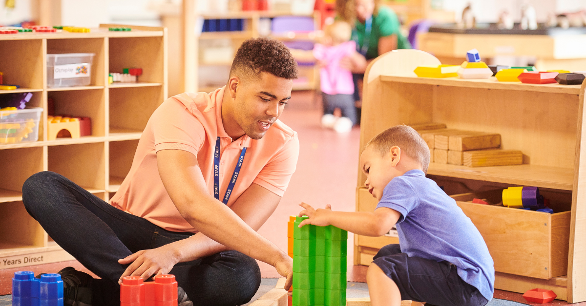 homme en crèche
