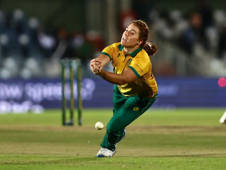 Nadine de Klerk of SA drops a catch during the third Women’s T20I against Sri Lanka at Buffalo Park on Wednesday in East London