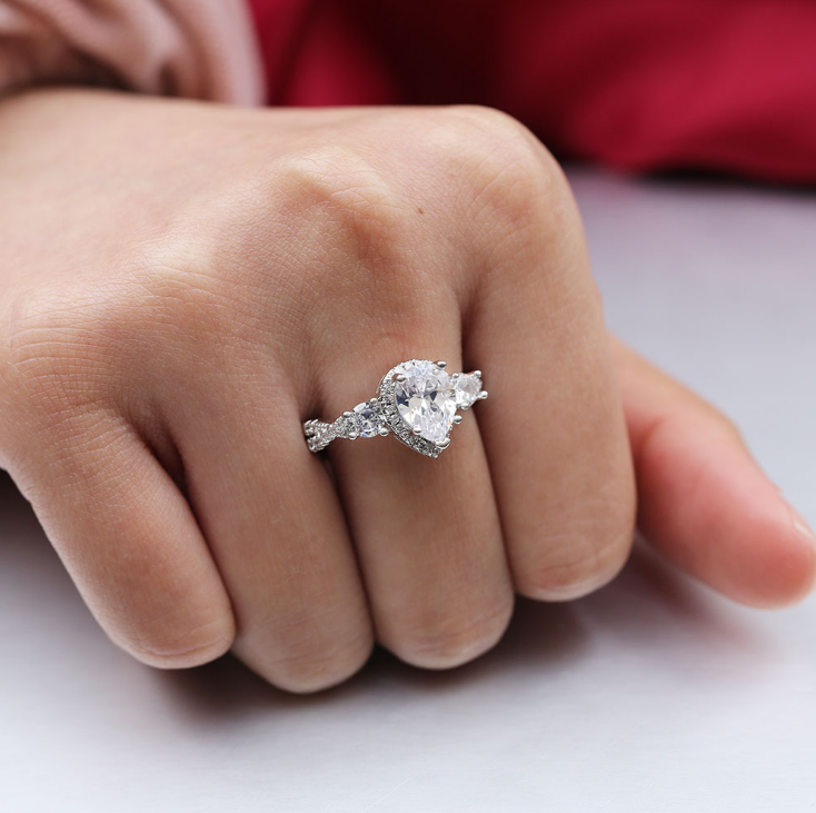 Anillo de circonita para mujer con forma de gota chapado Joyería de moda ideal para regalos o lucir elegante en cualquier ocasión.