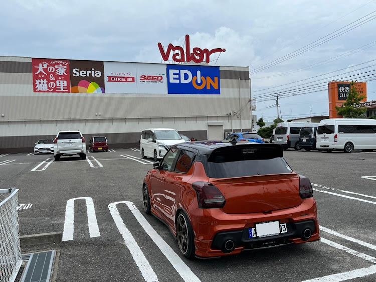 スイフトスポーツのアドバンレーシングTC-4・チームオレンジ🍊・SEED岡崎・ファニチャードーム・TRUST GReddyに関するカスタム事例の投稿画像8枚目