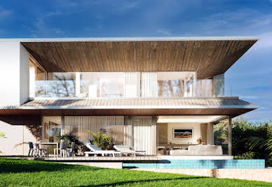 Villa avec piscine et terrasse 2