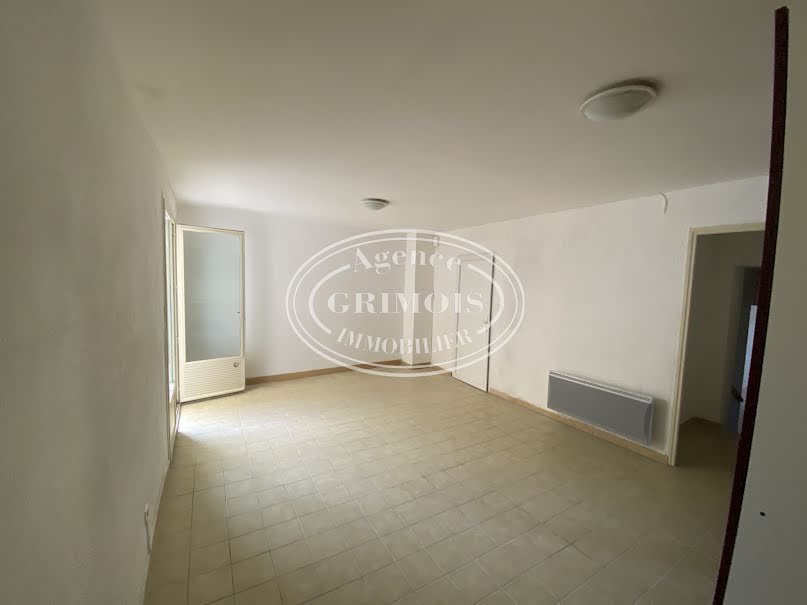 Location  appartement 3 pièces 61.85 m² à Lézignan-Corbières (11200), 530 €