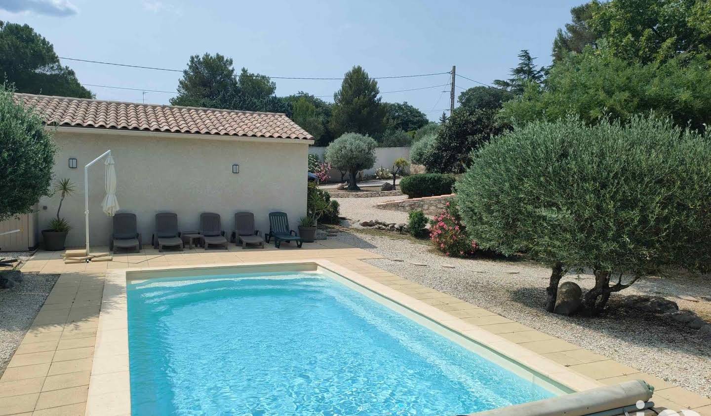 House with pool and terrace Nimes