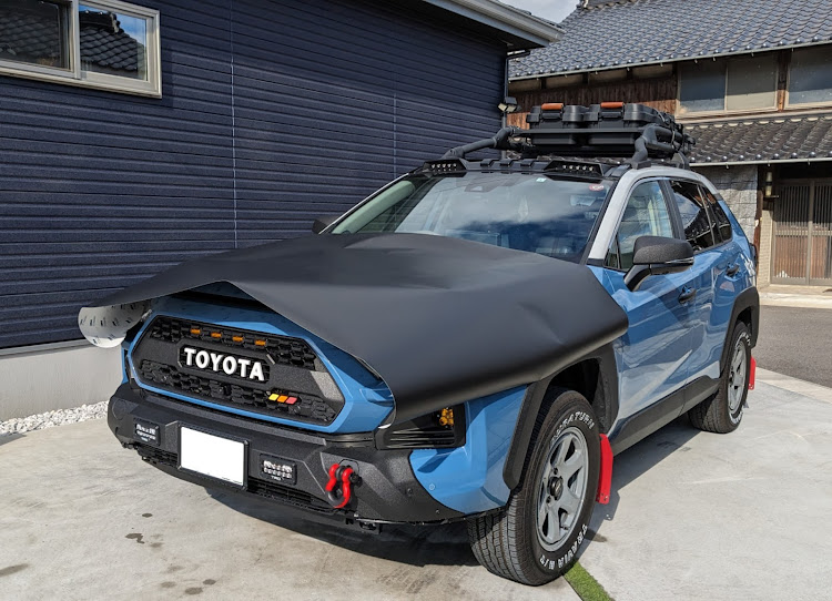 RAV4のグレイッシュブルー・rav4adventure・ボンネットラッピング・チップ塗装・マットブラックフィルムに関するカスタム事例の投稿画像2枚目