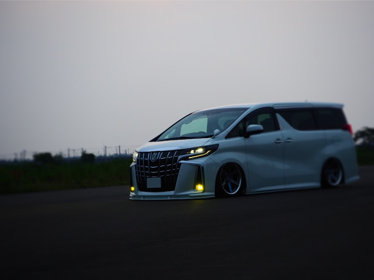 アルファードの目指せPickUpCars・医療従事者にエールを❗️・風邪には気を付けましょうに関するカスタム事例の投稿画像1枚目
