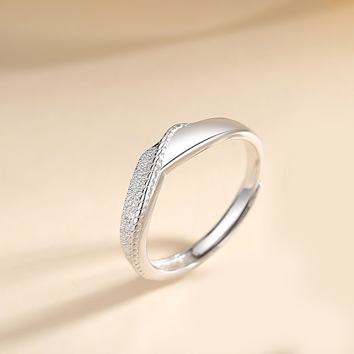 Title 4, Sterling Silver Twisted Flash Sand Couple Ring....