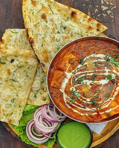 Shahi Paneer + 2 Missi Roti Combo