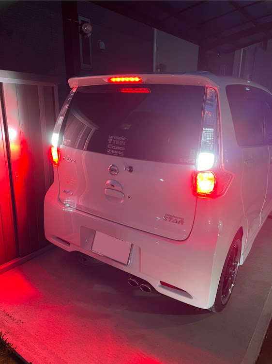 デイズハイウェイスターの左斜め前写真展・ドアモール・LEDブレーキランプ・嫁さんの車に関するカスタム事例の投稿画像9枚目