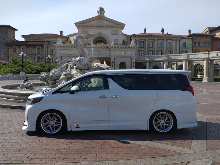 アルファードのｳｲｰﾝさんが投稿したカスタム事例の投稿画像1枚目