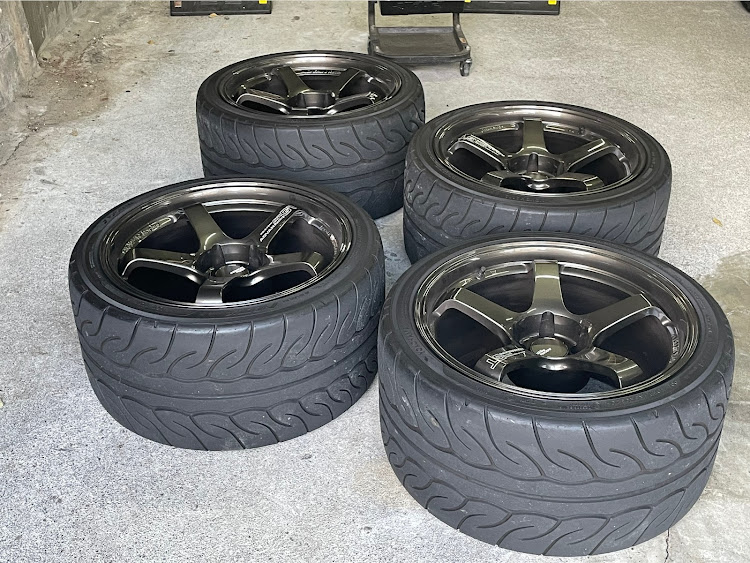 スカイライン GT-Rのタイヤ変更に関するカスタム事例の投稿画像1枚目